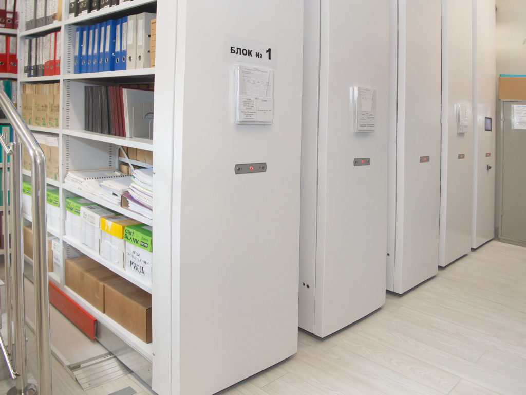 Мобильные архивные стеллажи с электроприводом