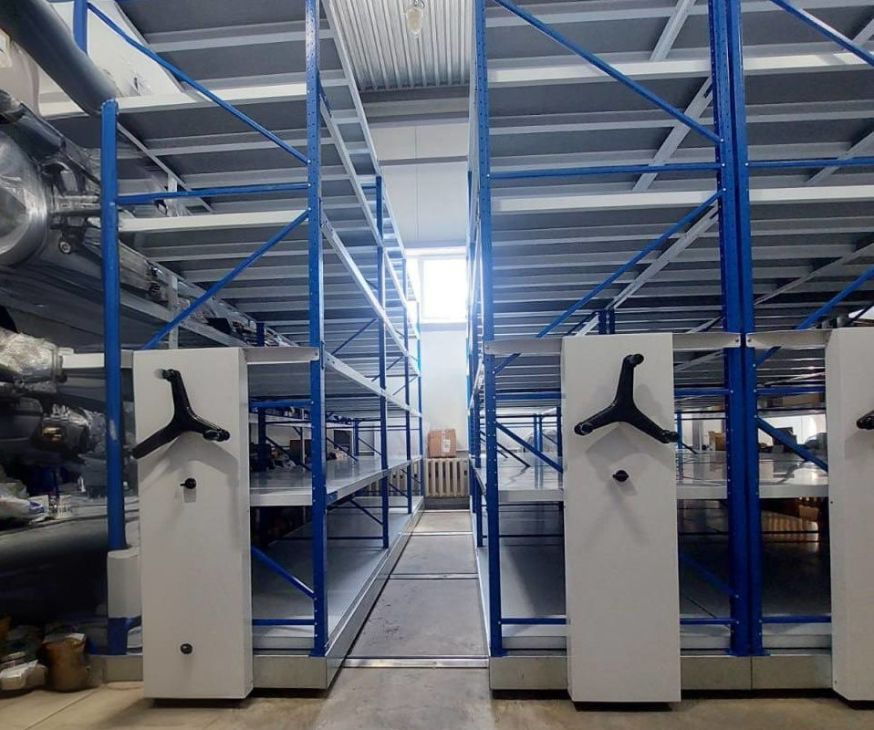 Среднегрузовые мобильные стеллажи для склада СБ-СГС