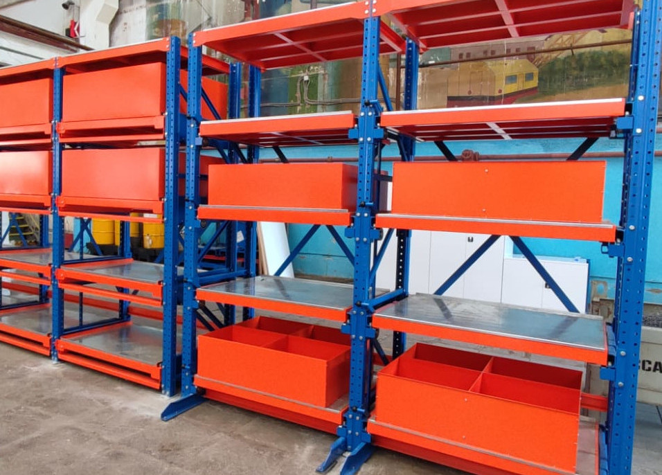 Тяжеловесные стеллажи с выкатными платформами