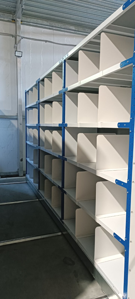 Передвижные стеллажи для склада с ячейками