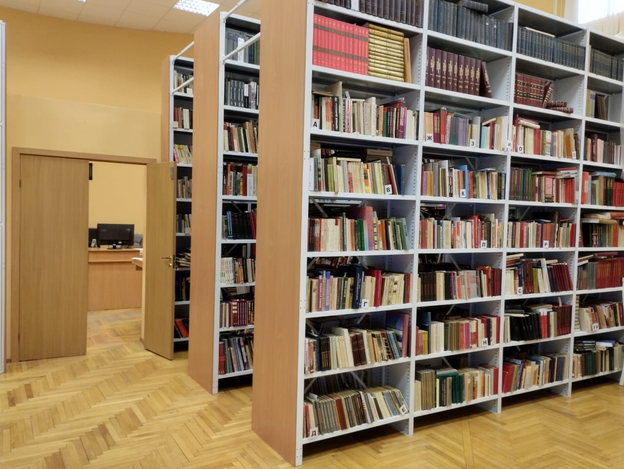 Стеллажи для библиотеки