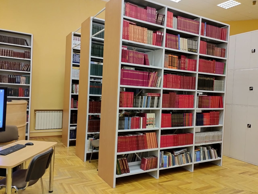 стационарные стеллажи для библиотеки