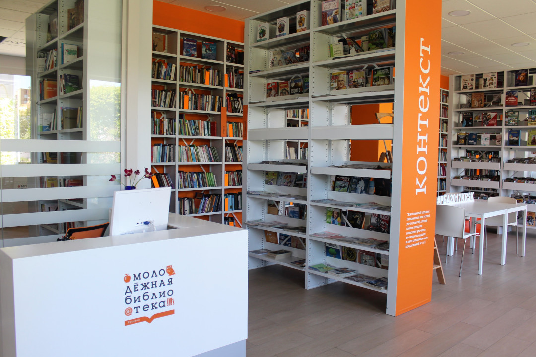 Стационарные стеллажи для библиотеки