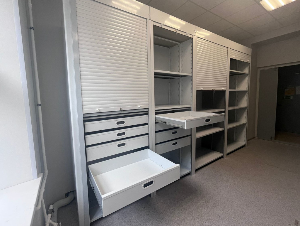 стационарный стеллаж для инструментальной кладовой