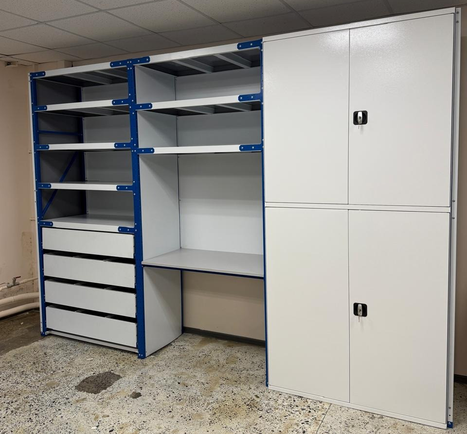 Среднегрузовые стеллажи для рабочего места