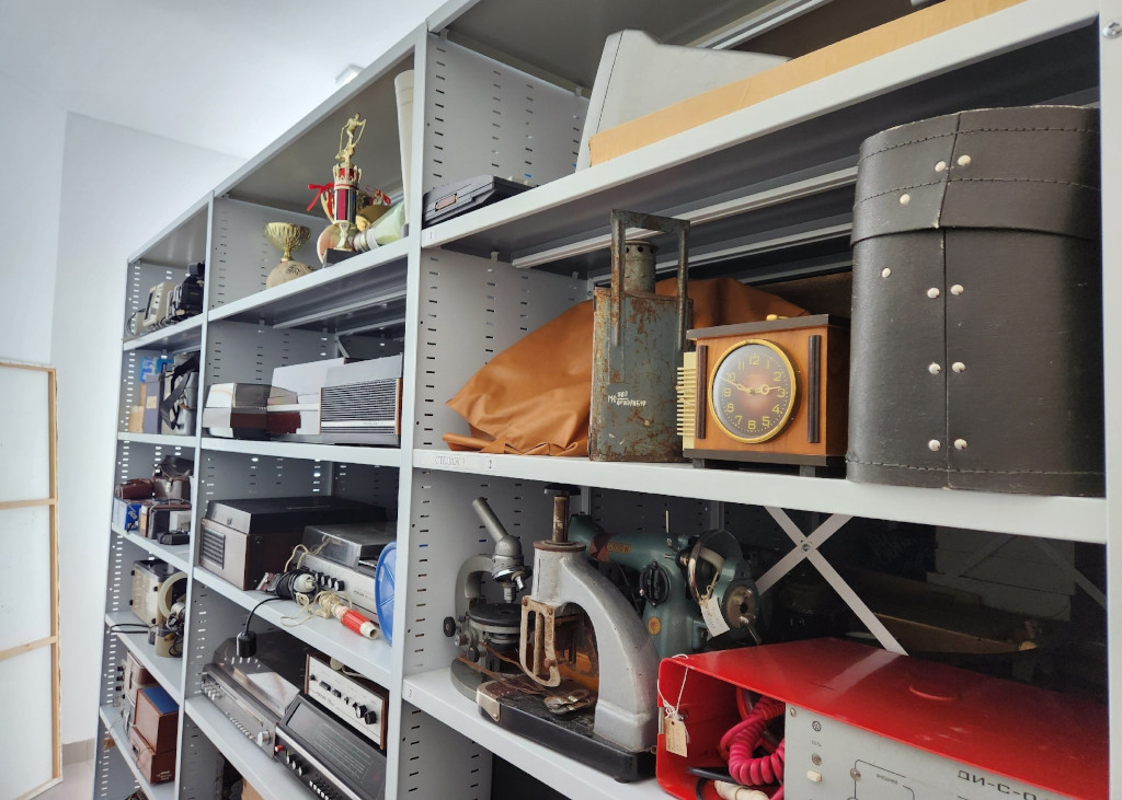 Стеллажи для хранения экспонатов музея