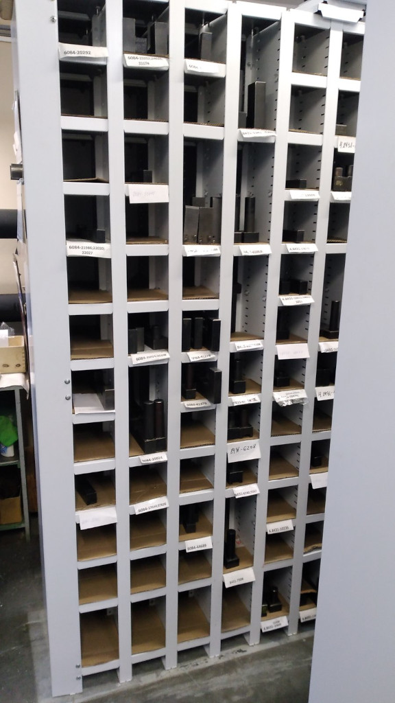 Стеллажи с ячейками для склада