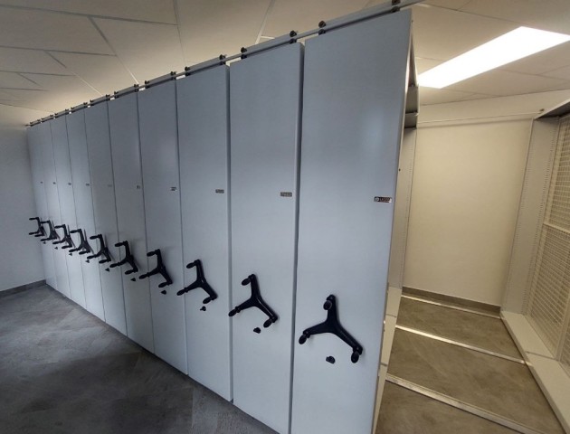 Мобильные стеллажи для хранения картин