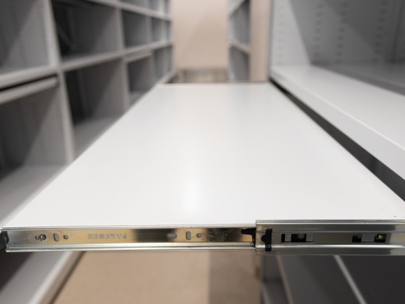 Выдвижная полка