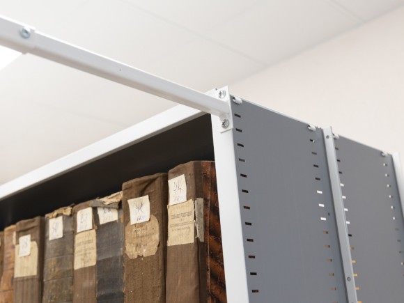 Антиопрокидыватель стационарных стеллажей