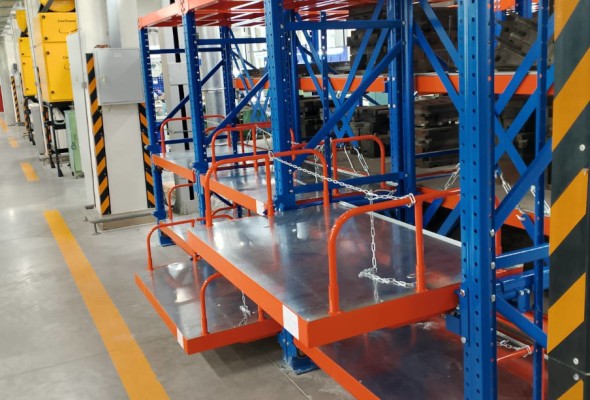 стеллажи с выкатными платформами