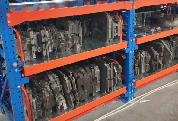 стеллажи для тяжелых грузов в цеху