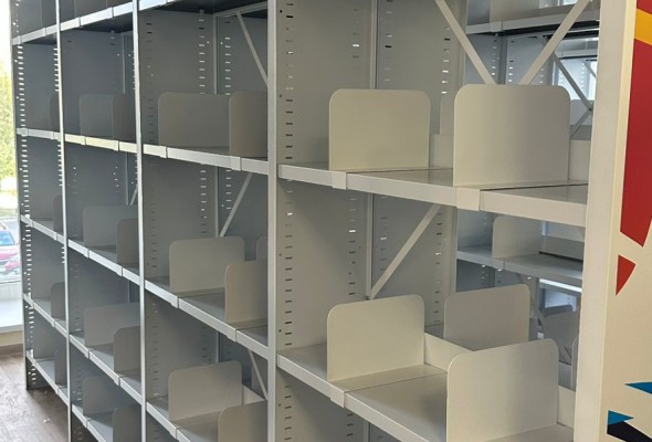 стеллажи с подвижными разделителями