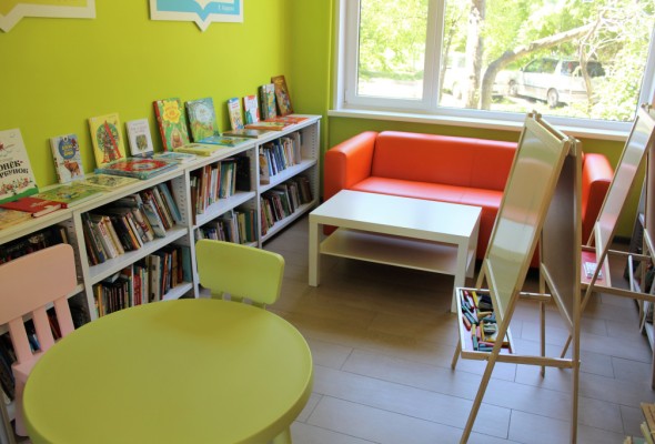 низкие стеллажи для библиотеки