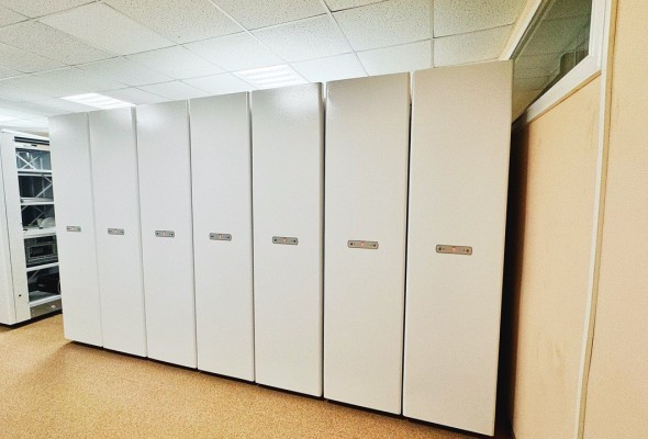 стеллажи с электроприводом и сенсорным управлением