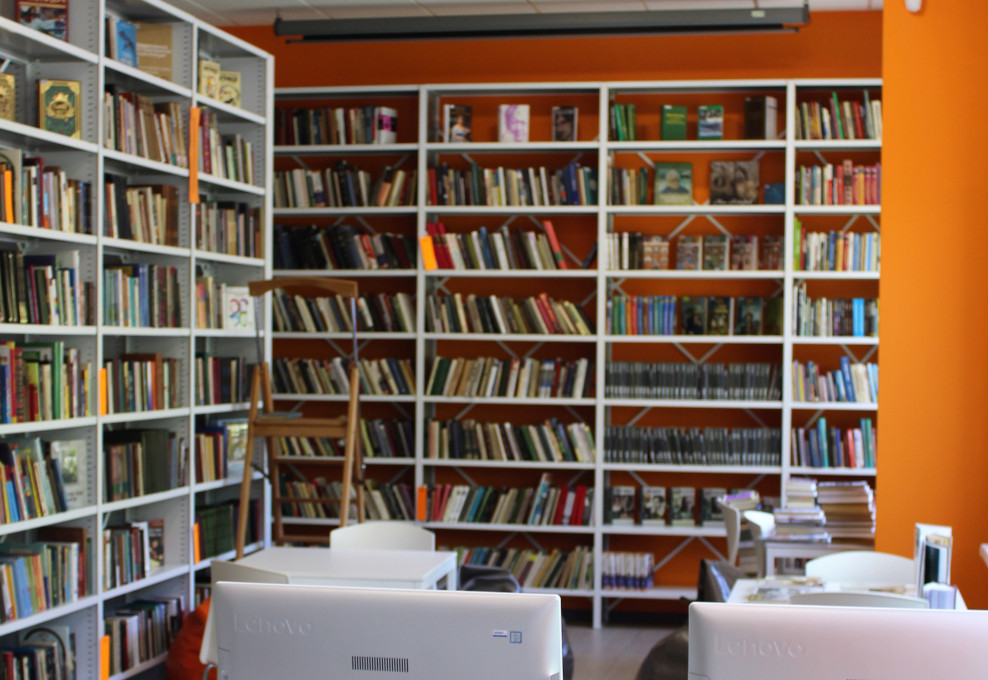 Односторонние библиотечные стеллажи